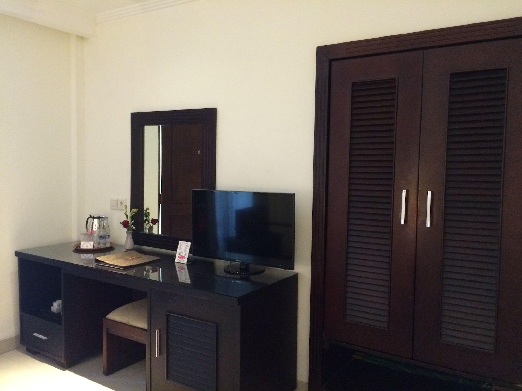 Puri Raja Hotel Легиан Екстериор снимка