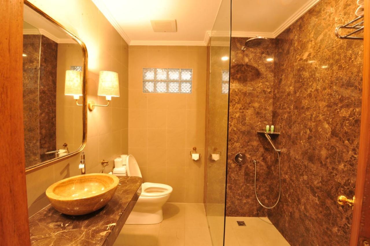Puri Raja Hotel Легиан Екстериор снимка