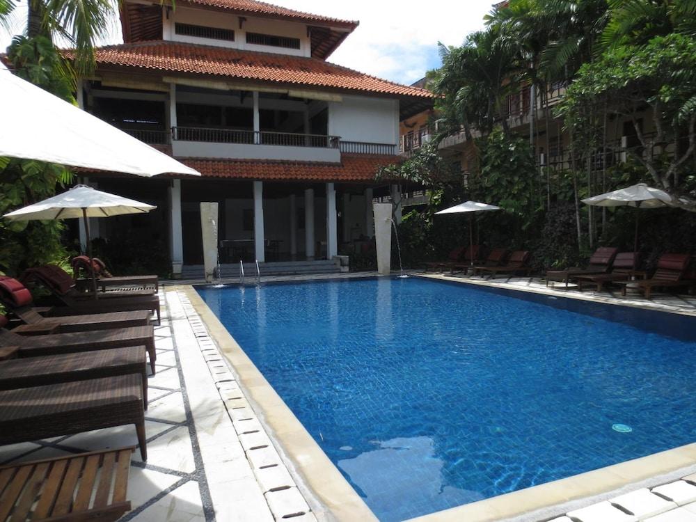 Puri Raja Hotel Легиан Екстериор снимка