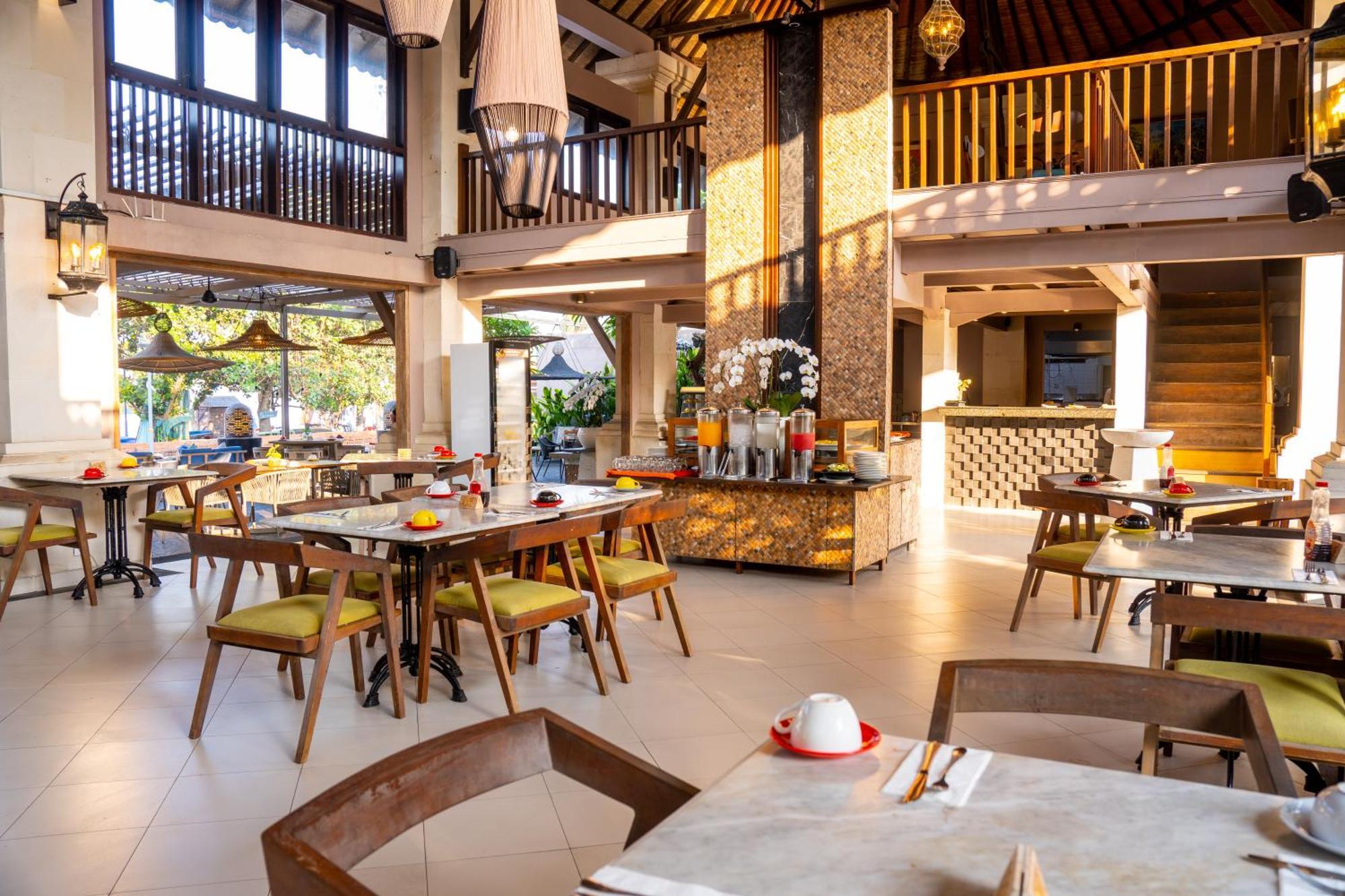Puri Raja Hotel Легиан Екстериор снимка