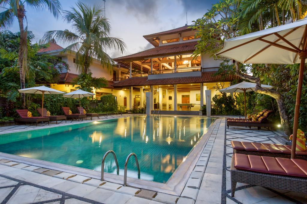 Puri Raja Hotel Легиан Екстериор снимка