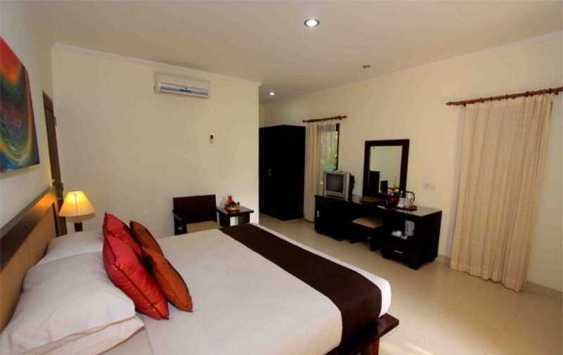 Puri Raja Hotel Легиан Екстериор снимка