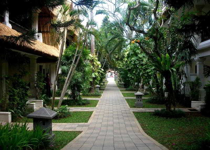 Puri Raja Hotel Легиан Екстериор снимка