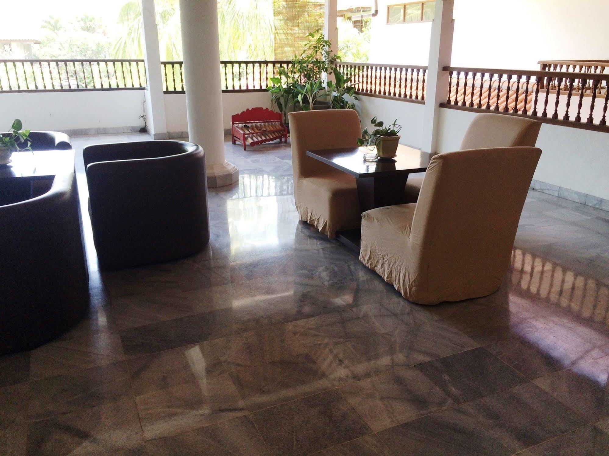 Puri Raja Hotel Легиан Екстериор снимка