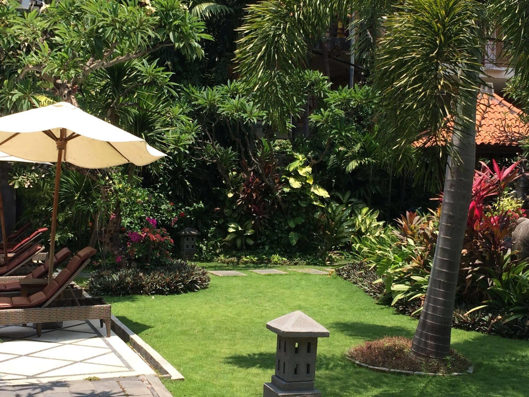 Puri Raja Hotel Легиан Екстериор снимка