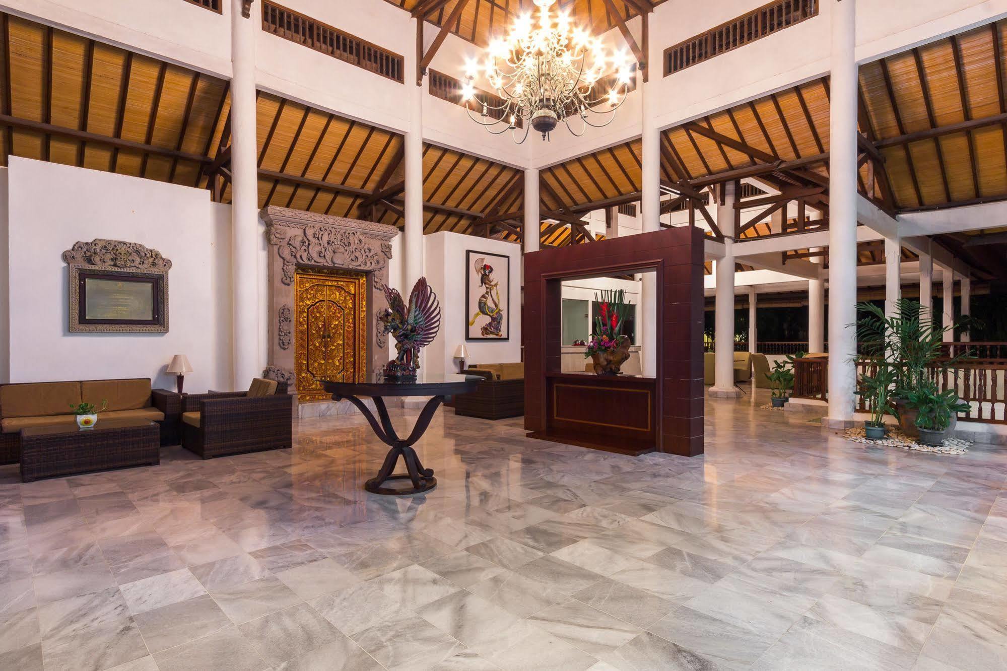 Puri Raja Hotel Легиан Екстериор снимка